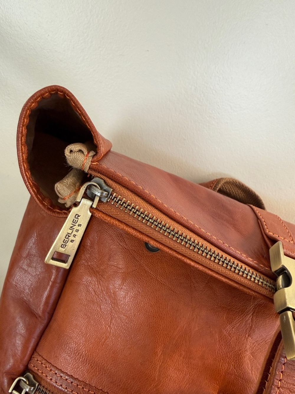 Berliner Bags Made in Germany Leather Backpack Laptop Bag Cognac Brown - Picture 3 of 9